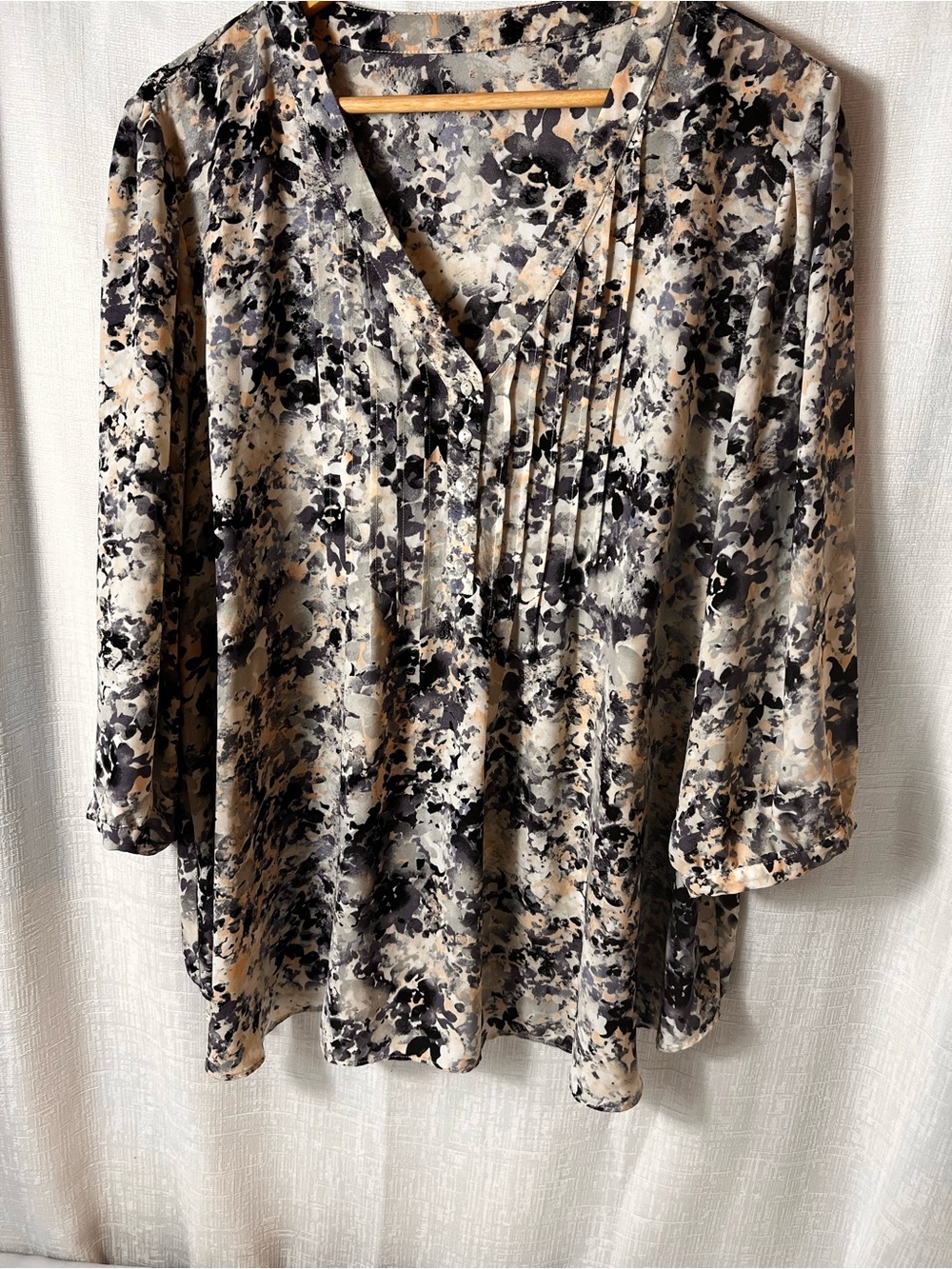 Pleated V-Neck Floral Print Blouse in Neutral Tones PLUS SIZE XXL